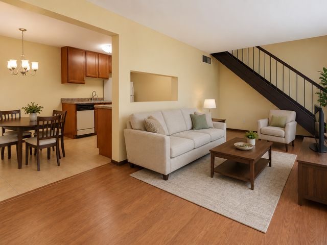 304 Creekside Court 304, Vernon Hills, IL 60061