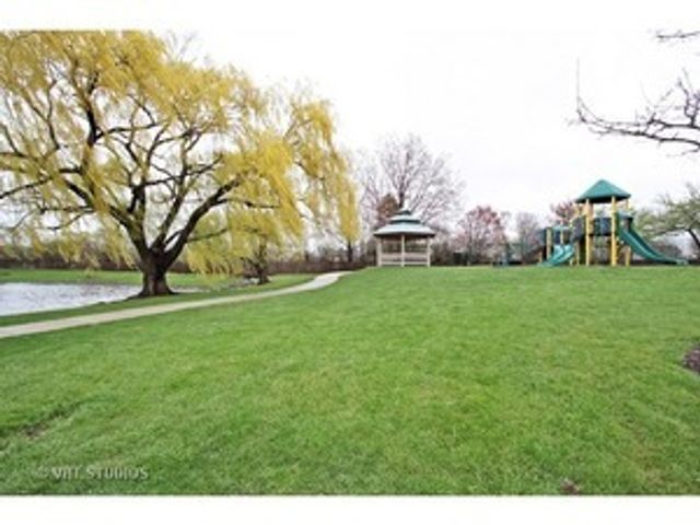 304 Creekside Court 304, Vernon Hills, IL 60061
