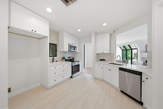 1723 Enterprise Avenue, League City, TX 77573