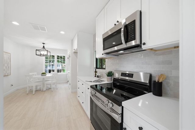 1723 Enterprise Avenue, League City, TX 77573