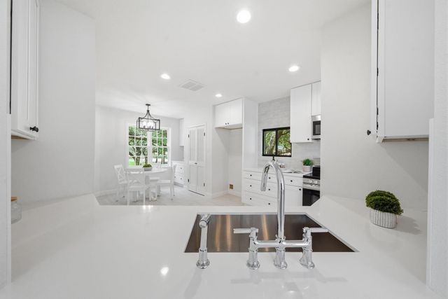1723 Enterprise Avenue, League City, TX 77573
