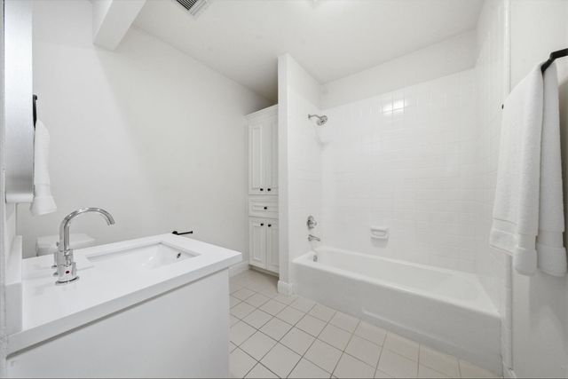 1723 Enterprise Avenue, League City, TX 77573