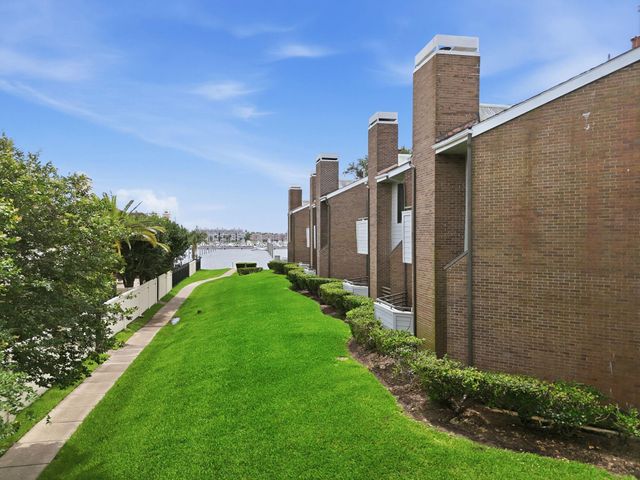 1723 Enterprise Avenue, League City, TX 77573
