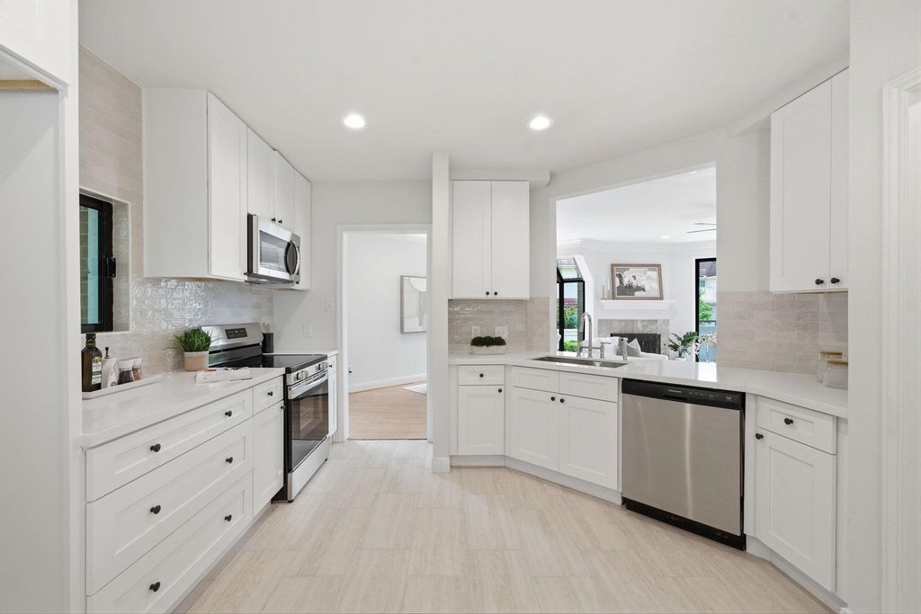 1723 Enterprise Avenue, League City, TX 77573
