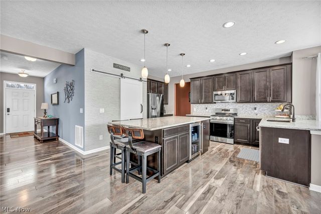 9048 Shady Elm Lane, Olmsted Twp, OH 44138