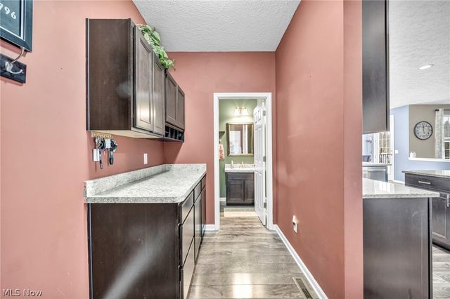 9048 Shady Elm Lane, Olmsted Twp, OH 44138