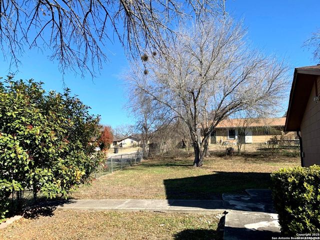 8202 QUIET CREEK ST, San Antonio, TX 78242