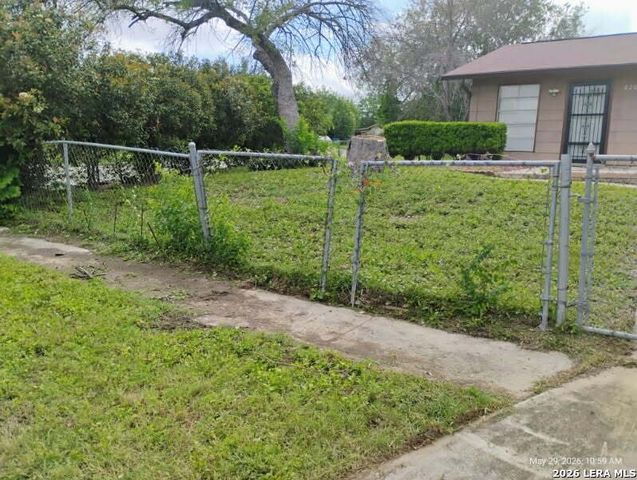 8202 QUIET CREEK ST, San Antonio, TX 78242