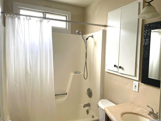 8202 QUIET CREEK ST, San Antonio, TX 78242