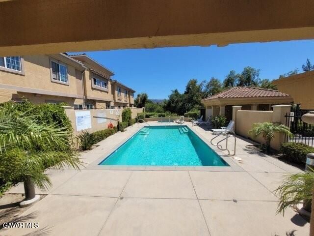 1448 Patricia Avenue Unit 204, Simi Valley, CA 93065