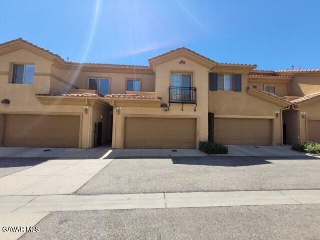 1448 Patricia Avenue Unit 204, Simi Valley, CA 93065