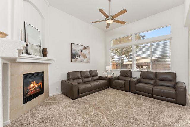 2339 Canary Dr, Rocklin, CA 95765