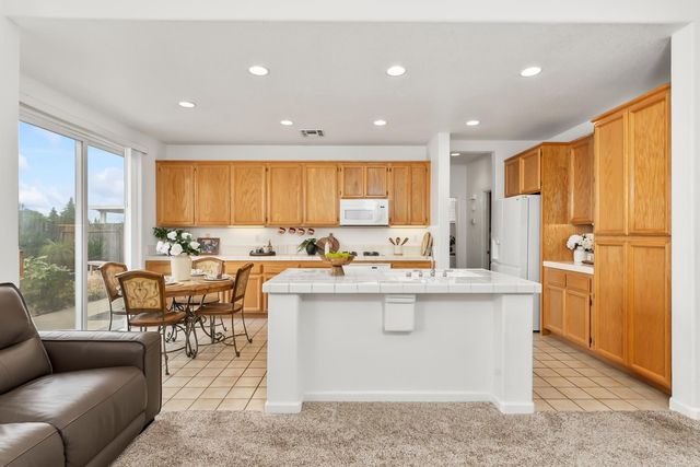 2339 Canary Dr, Rocklin, CA 95765