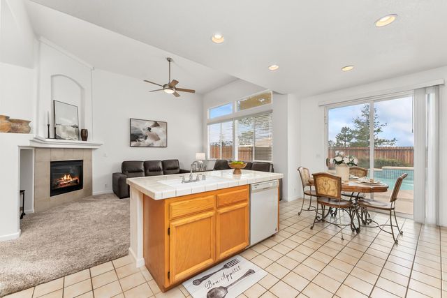 2339 Canary Dr, Rocklin, CA 95765