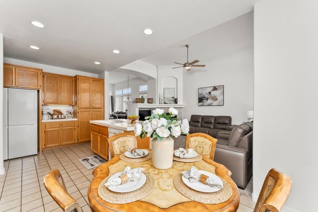 2339 Canary Dr, Rocklin, CA 95765