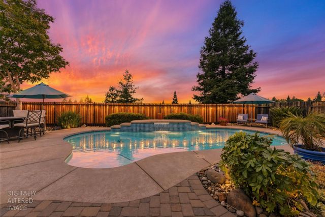 2339 Canary Dr, Rocklin, CA 95765