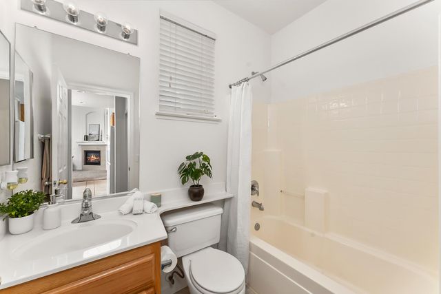 2339 Canary Dr, Rocklin, CA 95765