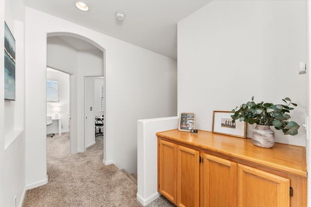2339 Canary Dr, Rocklin, CA 95765