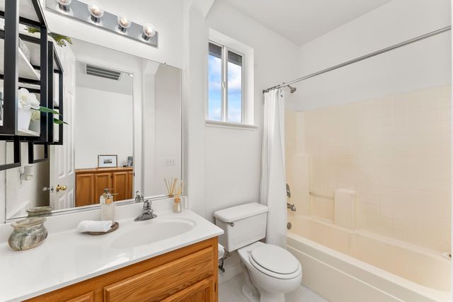 2339 Canary Dr, Rocklin, CA 95765