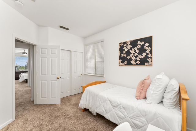 2339 Canary Dr, Rocklin, CA 95765