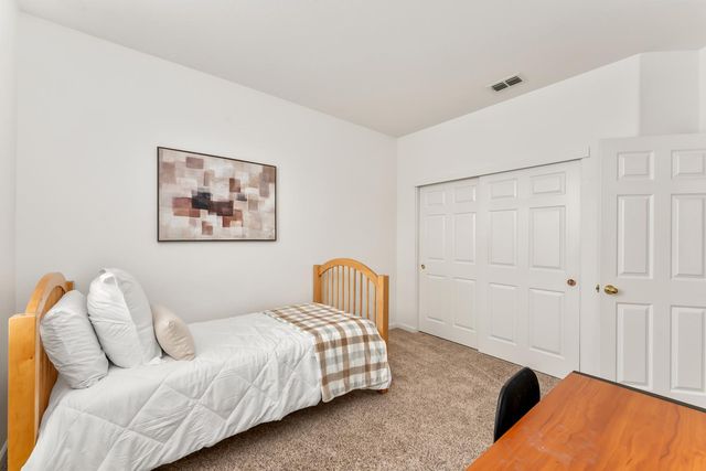 2339 Canary Dr, Rocklin, CA 95765