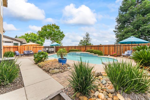 2339 Canary Dr, Rocklin, CA 95765
