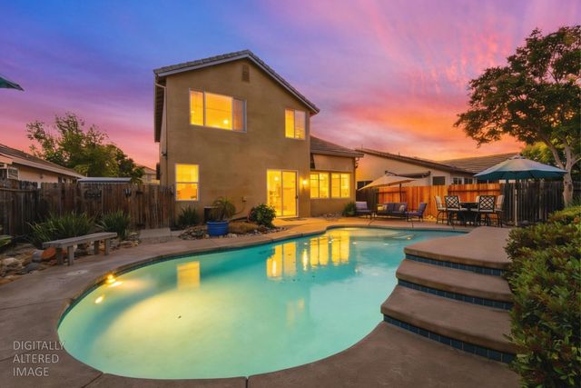 2339 Canary Dr, Rocklin, CA 95765
