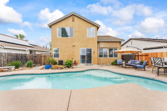 2339 Canary Dr, Rocklin, CA 95765