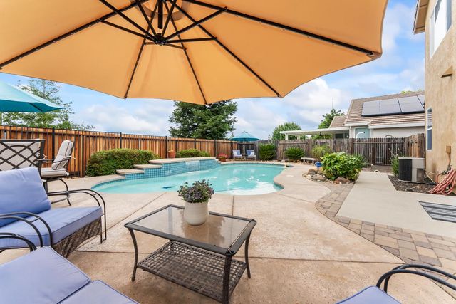 2339 Canary Dr, Rocklin, CA 95765