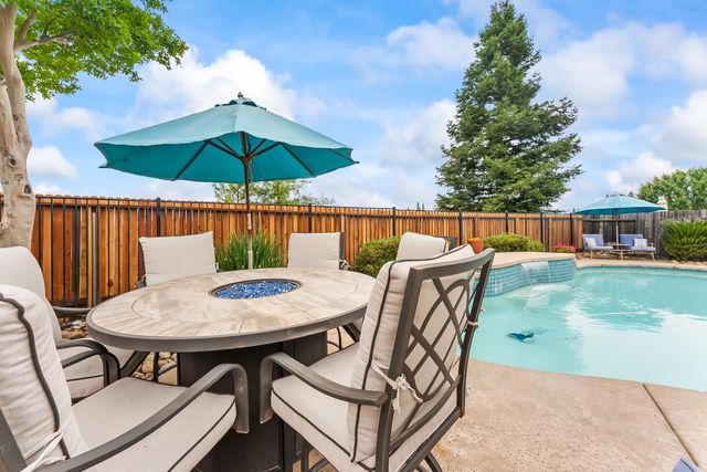 2339 Canary Dr, Rocklin, CA 95765