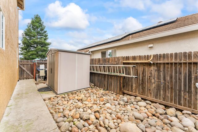 2339 Canary Dr, Rocklin, CA 95765