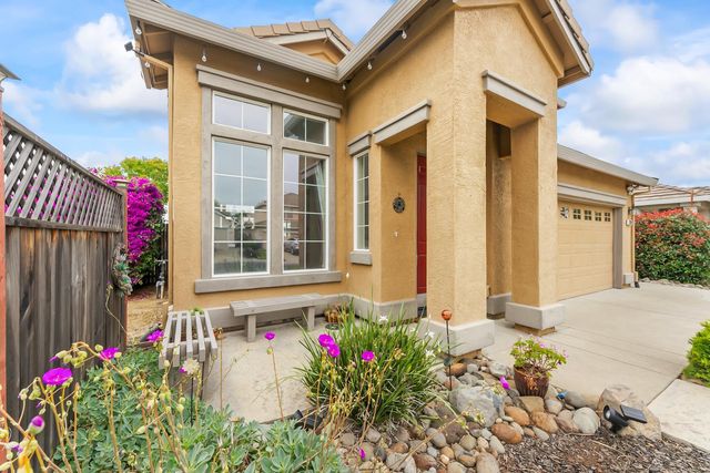 2339 Canary Dr, Rocklin, CA 95765