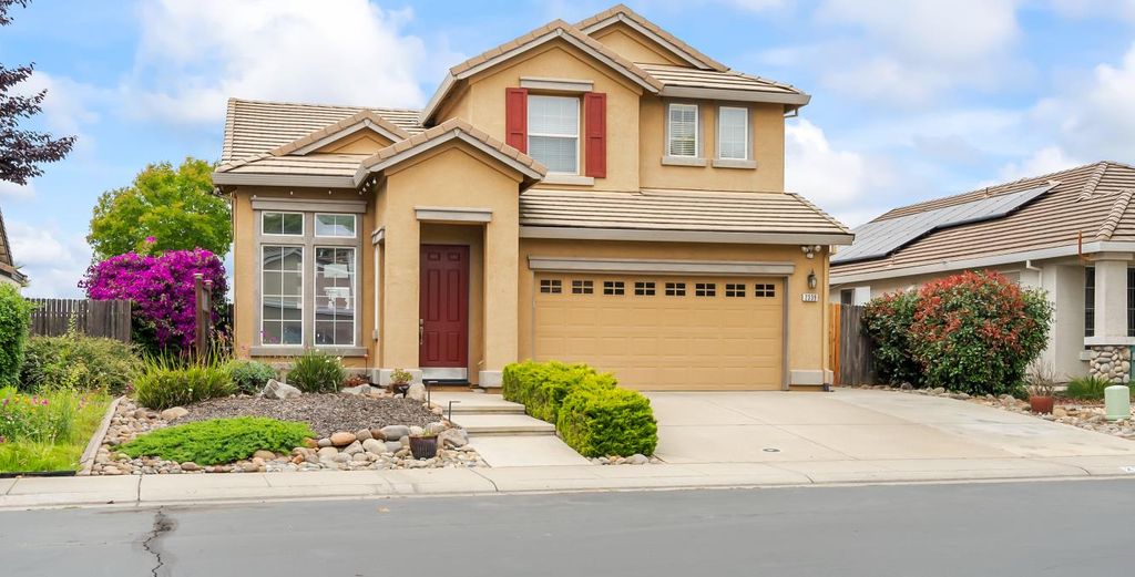 2339 Canary Dr, Rocklin, CA 95765