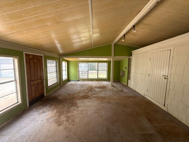 1517 Byrd Drive, River Oaks, TX 76114