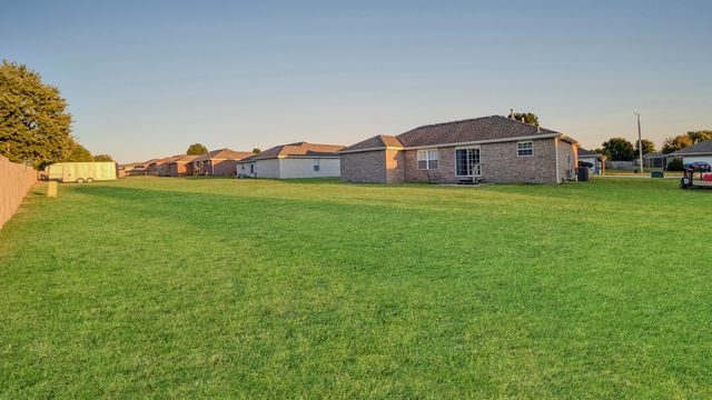 505 Silverleaf Lane, Willard, MO 65781