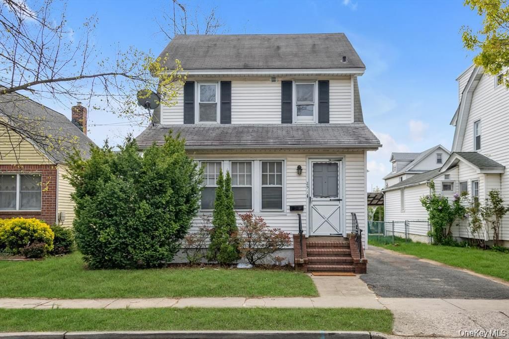 25 N 12th Street, New Hyde Park, NY 11040 — exterior