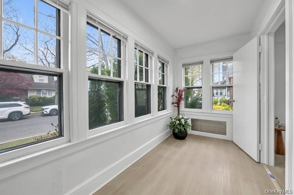 25 N 12th Street, New Hyde Park, NY 11040 — photo 4