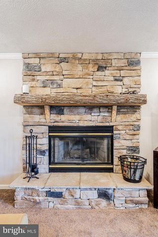 9 DONALD AVE, Kendall Park, NJ 08824