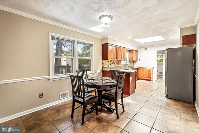 9 DONALD AVE, Kendall Park, NJ 08824