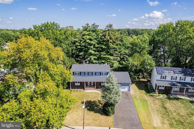 9 DONALD AVE, Kendall Park, NJ 08824