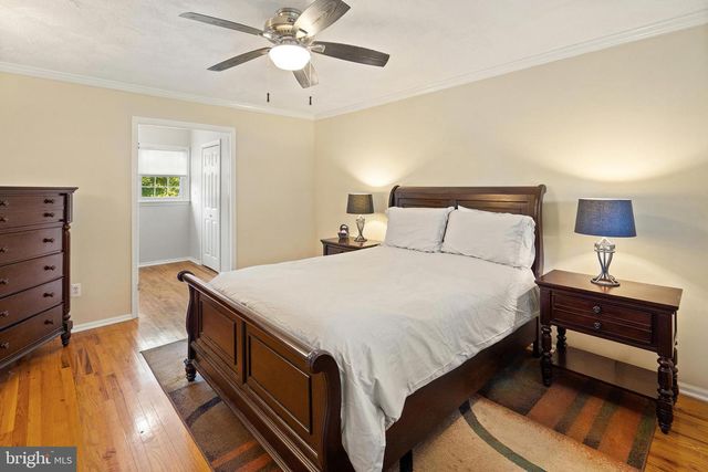 9 DONALD AVE, Kendall Park, NJ 08824