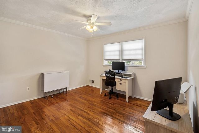 9 DONALD AVE, Kendall Park, NJ 08824