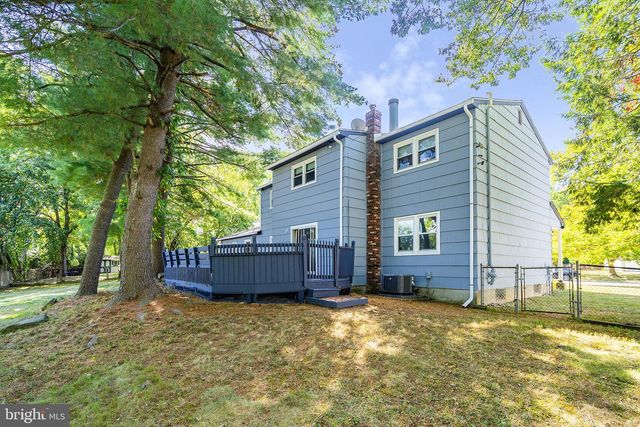 9 DONALD AVE, Kendall Park, NJ 08824