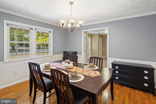 9 DONALD AVE, Kendall Park, NJ 08824