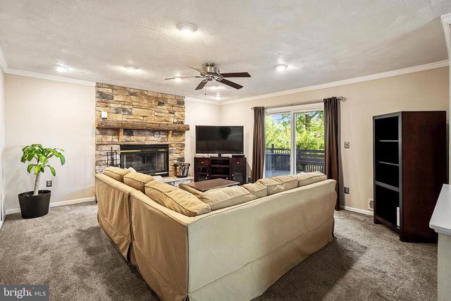 9 DONALD AVE, Kendall Park, NJ 08824