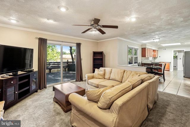 9 DONALD AVE, Kendall Park, NJ 08824