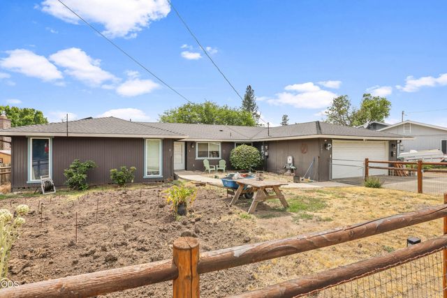 1741 Serenity Drive, Medford, OR 97504