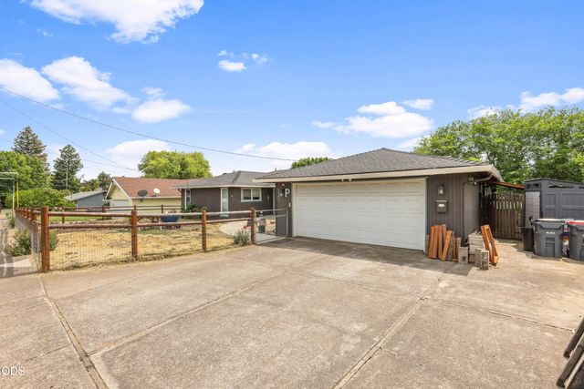 1741 Serenity Drive, Medford, OR 97504