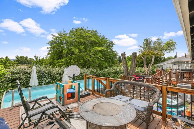 1741 Serenity Drive, Medford, OR 97504