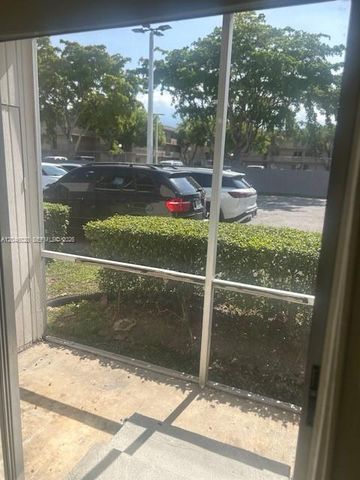 10395 N Kendall Drive V4, Miami, FL 33176